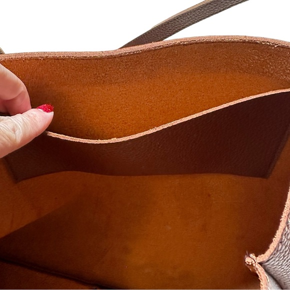 Vince Camuto Luck Tote Vegan Leather Tan & Black - Picture 10 of 10